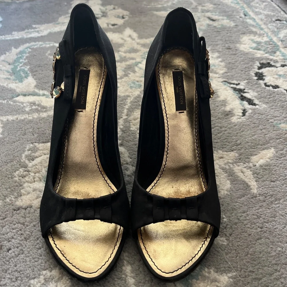 Louis Vuitton 100% authentic satin heels - Picture 3 of 4